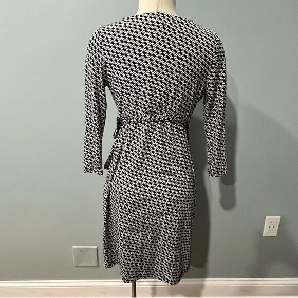 A Pea in the Pod Maternity Black & White Chainlink Print Wrap Dress Size Small - Picture 4 of 8